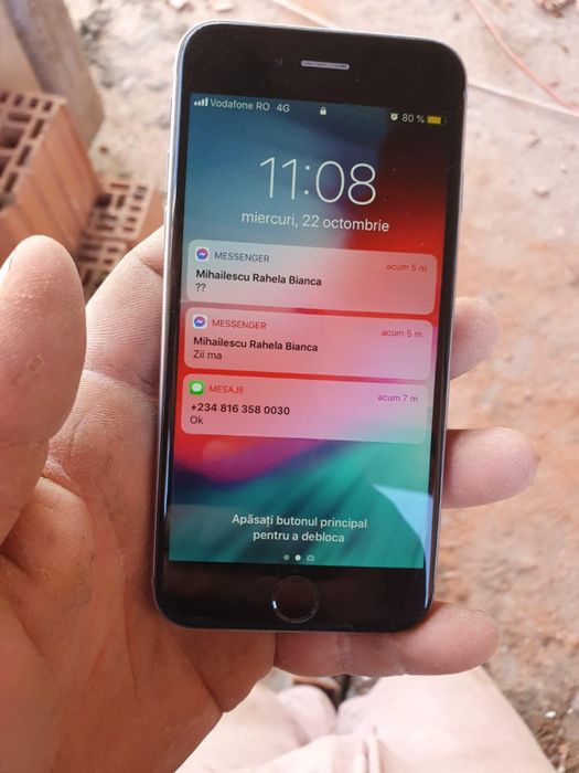 Vand iphone 6 aproape nou