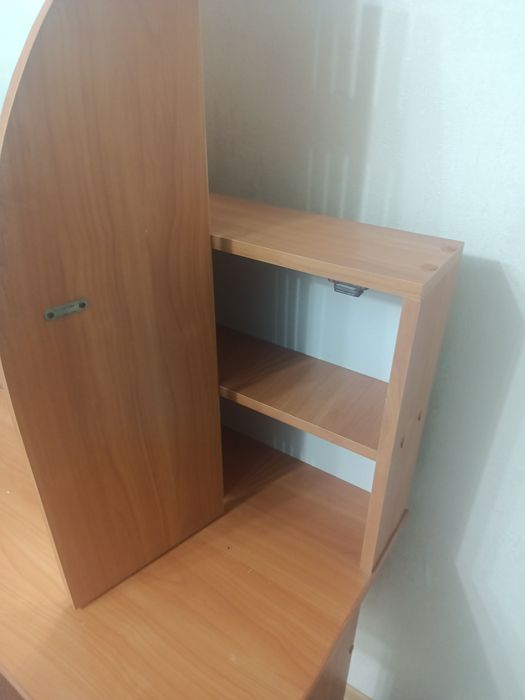 Продам трюмо с зеркалом