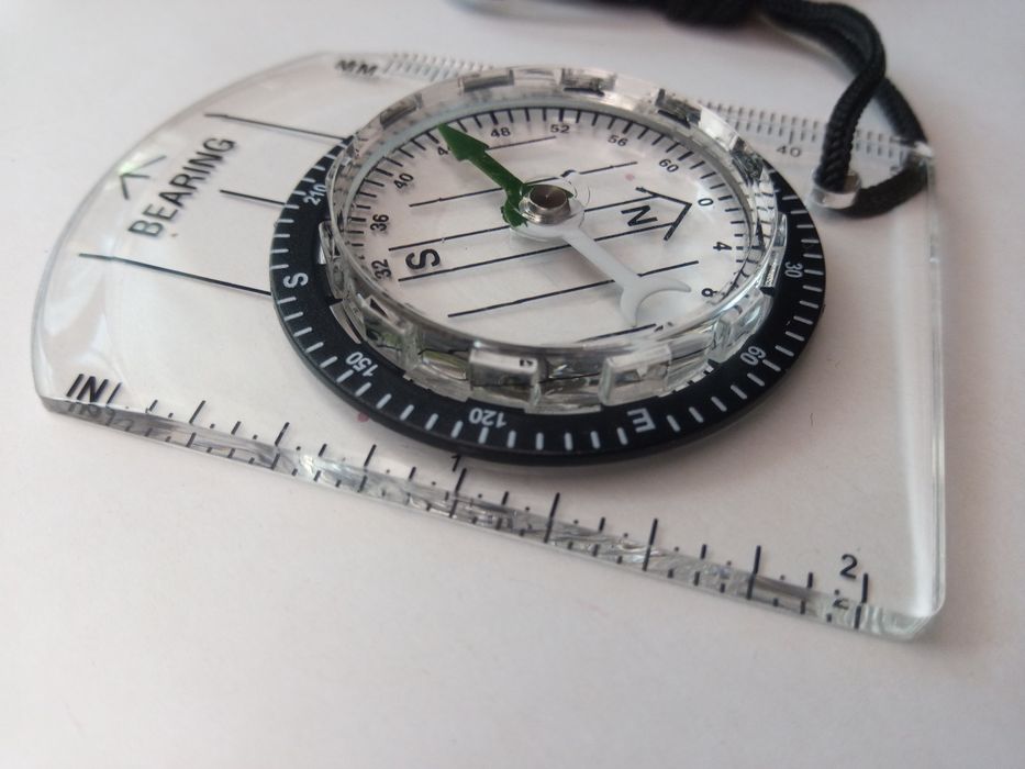 Компас на връвчица
