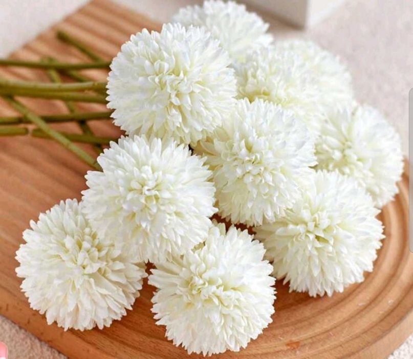 Бутикова селекция от сватбена декорация  – цветя, кутии за подаръци, LED свещи, стойка с цветна аранжировка, сватбени кошници,