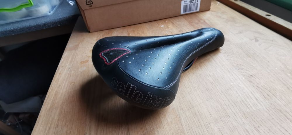 Sa bicicleta femei Selleitalia din piele si gel