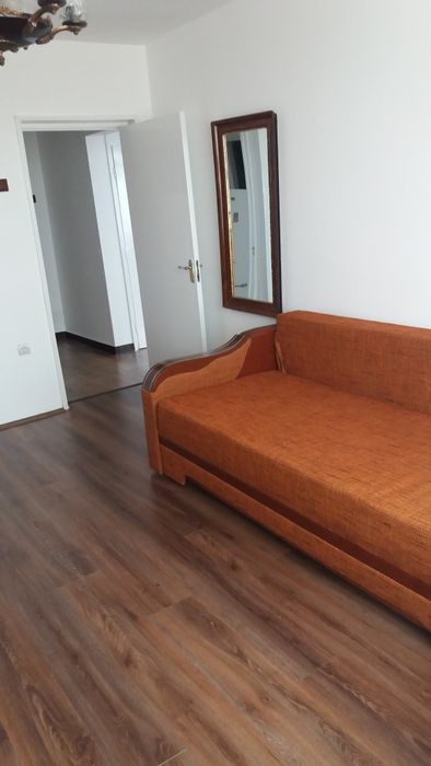 Inchiriez apartament 2 camere, decomandat, pe Calea Romanilor-Arad.
