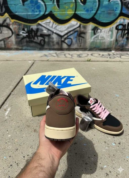 Adidasi Nike Jordan 1 Low Travis Scott - Marimi 36-45 - Produs Premium