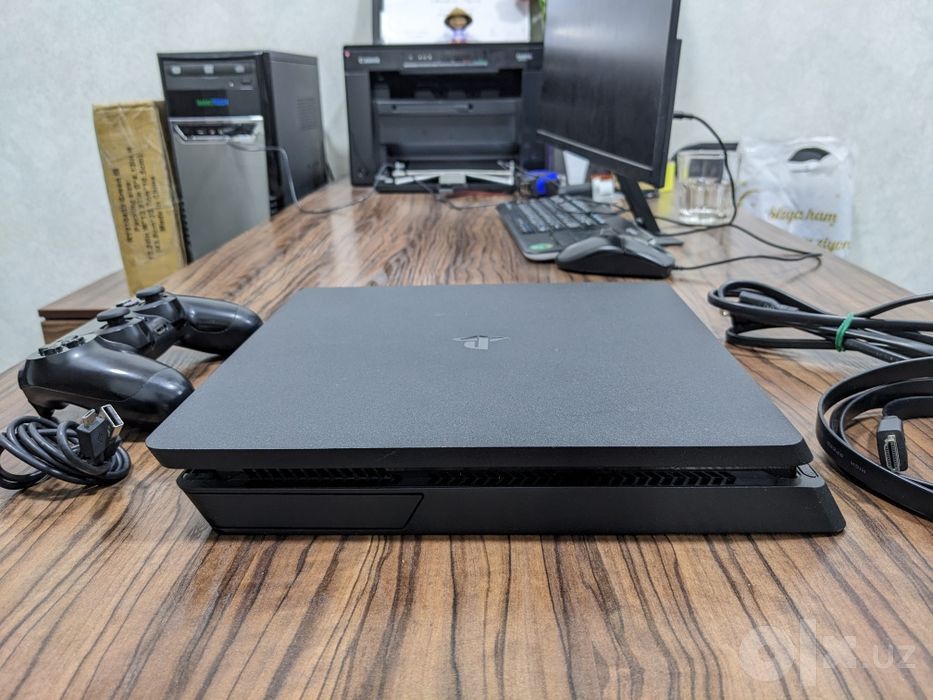 Playstation 4 Slim 1Tb прошивка 11/12 + 1 dualshok 4 original