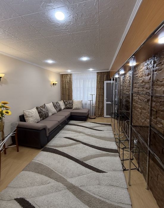 Сдается 3-х комн.квартира 3 этаж .Район Зеленого базара