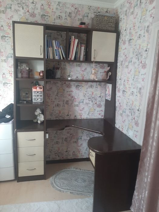 Продам две кровати и шкаф