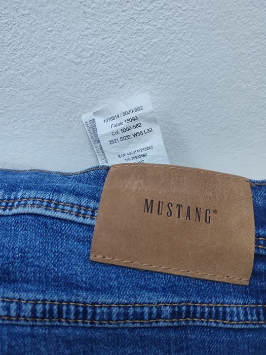 Blugi Mustang, noi