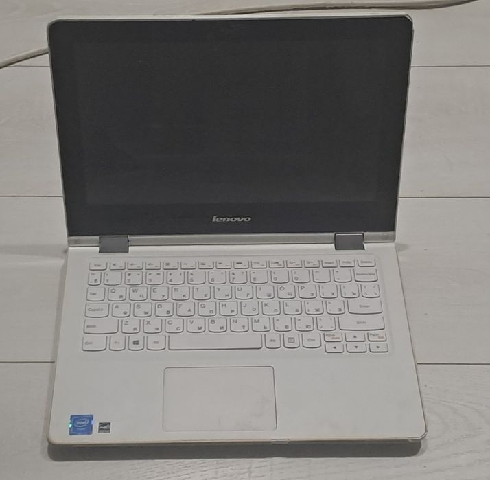 Продам ноутбук трансформер lenovo yoga 300-11ibr