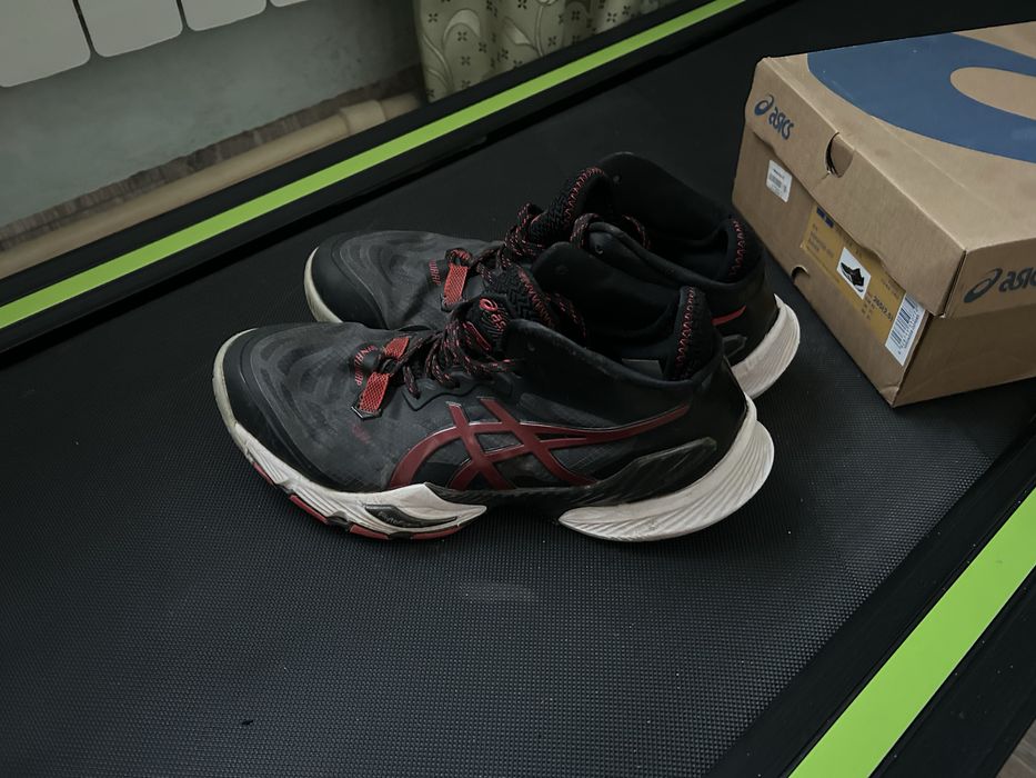 Кроссовки asics metarise
