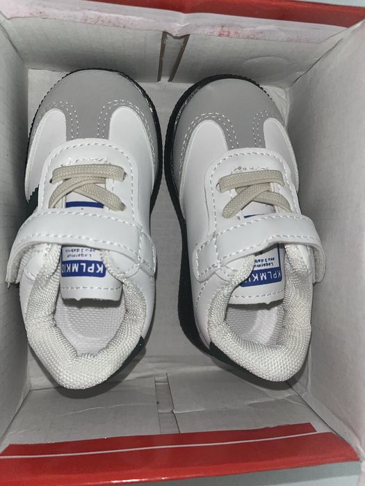 Новые детские кроссовки