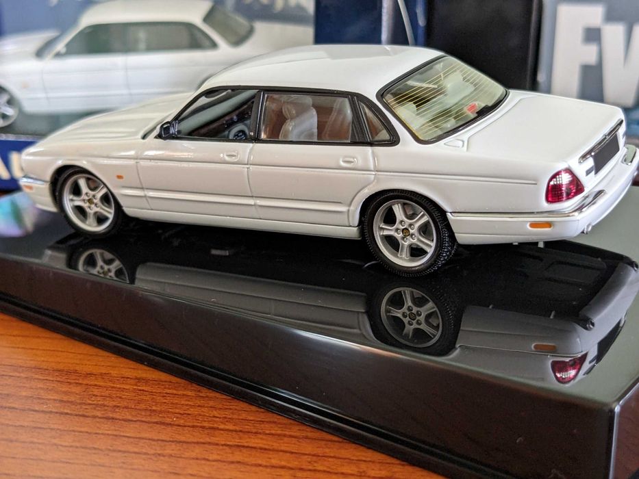 Коллекционная модель Jaguar XJR, масштаб 1:43