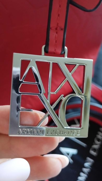 Чанти Guess, Armani exchange, Victoria's secret