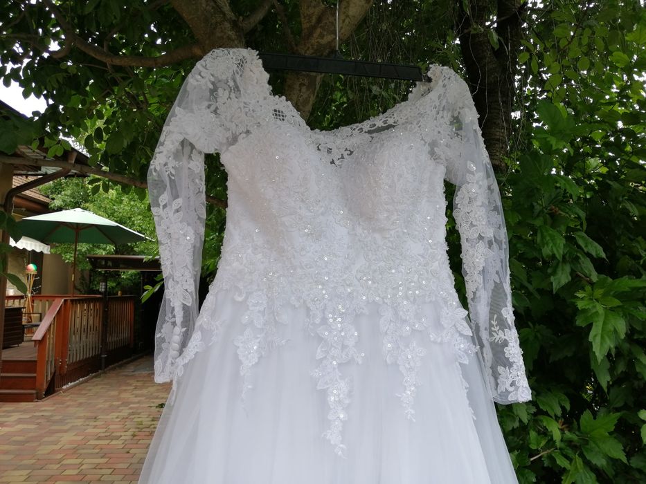 Rochie de mireasa impecabila cu trena