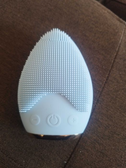 !!!НОВО!!! Четка за почистване на кожата 4 в 1 Silk'n Bright Lux с LED