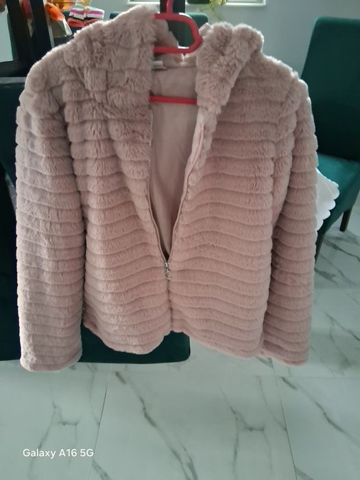 Blanita cu gluga roz pudra