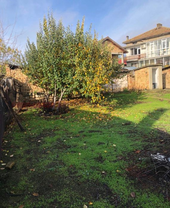 Семейна къща с двор - гр. Вълчи дол, обл. Варна