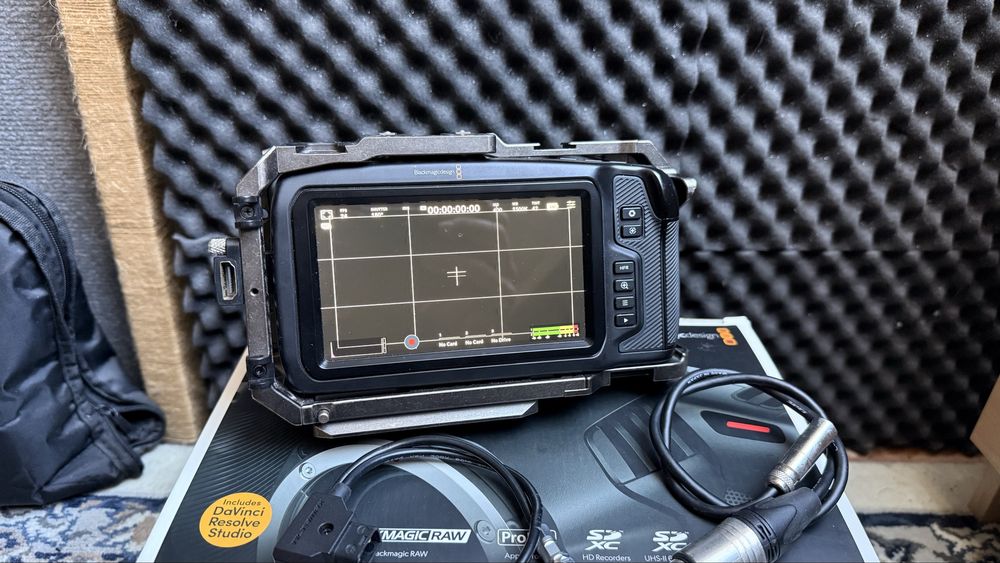 Blackmagic Pocket Cinema Camera 6K OG + клетка Tilta и различни кабели