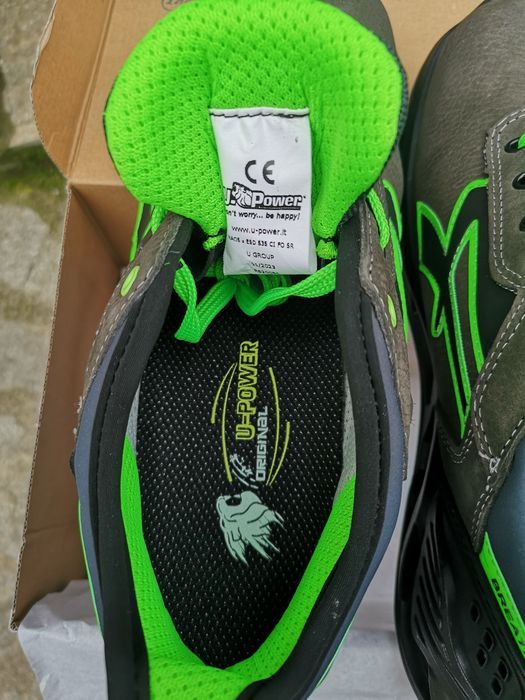 Нови работни обувки с бомбе