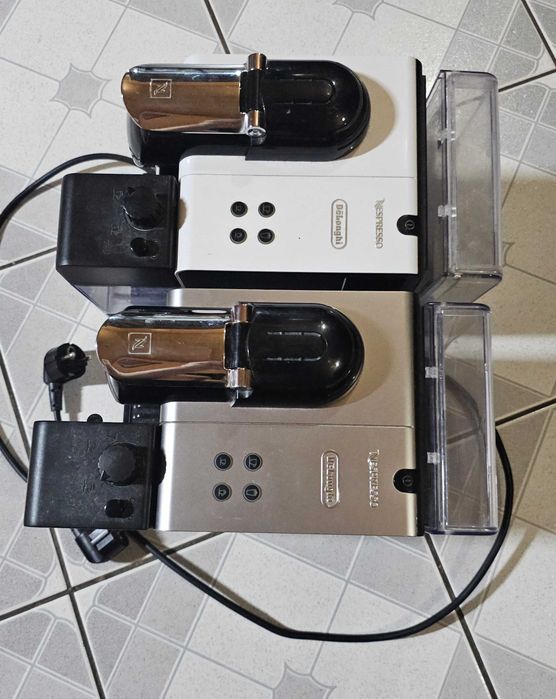 2 x Nespresso DeLonghi Lattissima – pentru reparație / piese