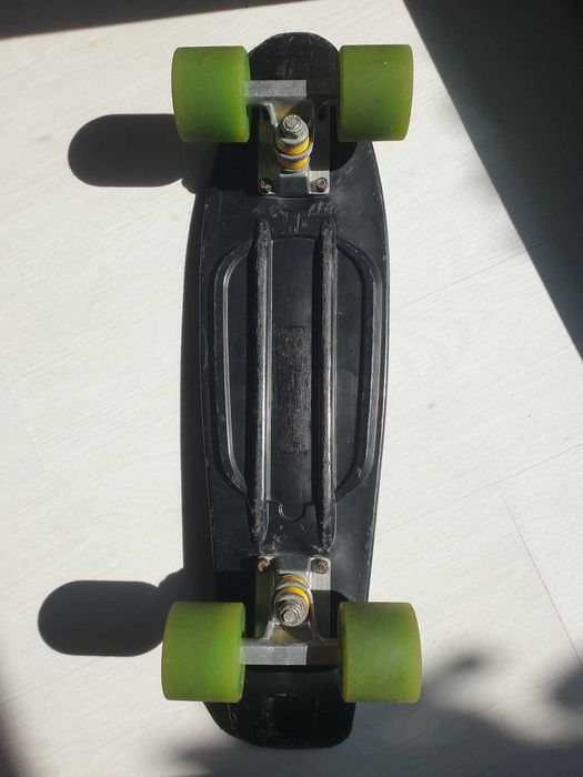 Pennyboard cu ghiozdan + echipament