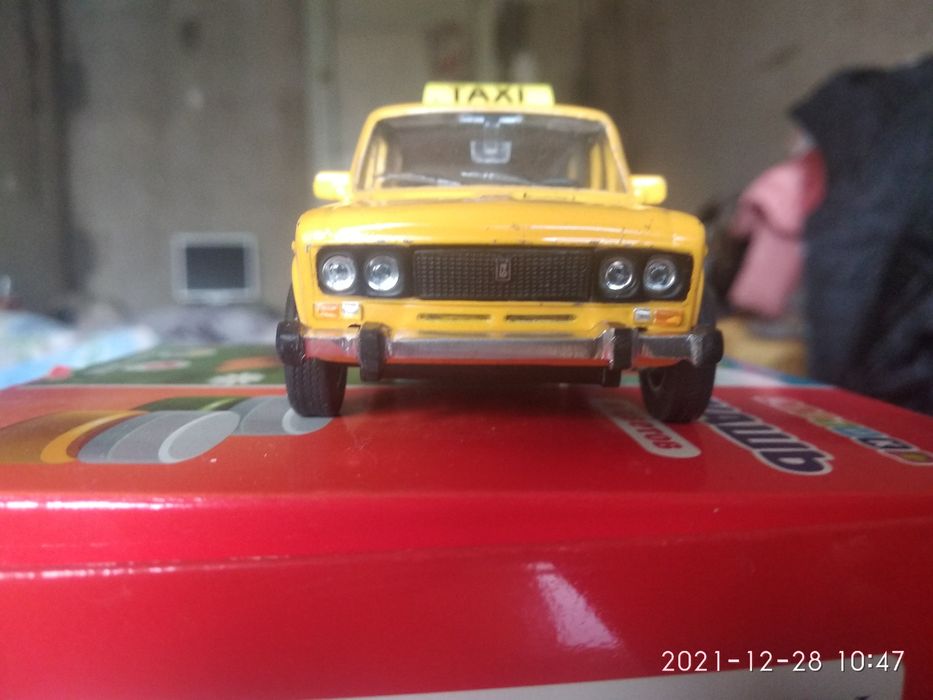 Продам масштабную модель ваз 2106 .