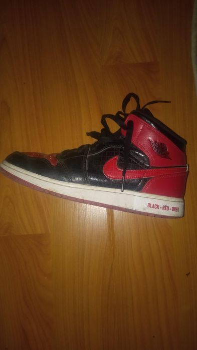 Air Jordan  1  Retro High OG "Satin Bred"