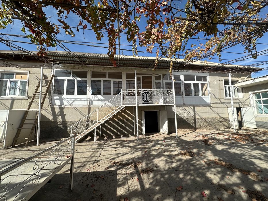 Denov tuman Daxana mahallada hovli sotiladi