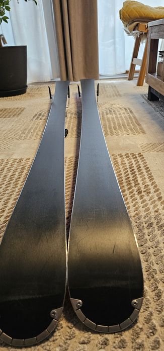 Schiuri Atomic 170cm, model Redster RX