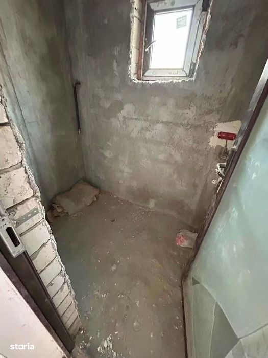 De vanzare casa in Roman, teren de 590mp,5 camere 120000euro