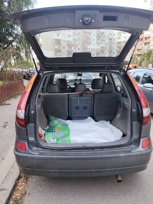 Продавам Нисан Алмера Тино