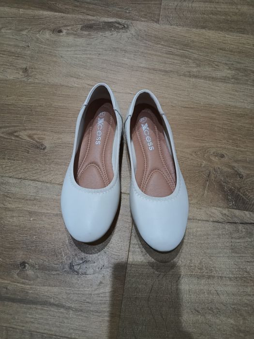 Дамски бели пантофки