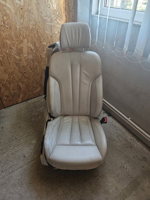 Vand scaun bmw in stare buna