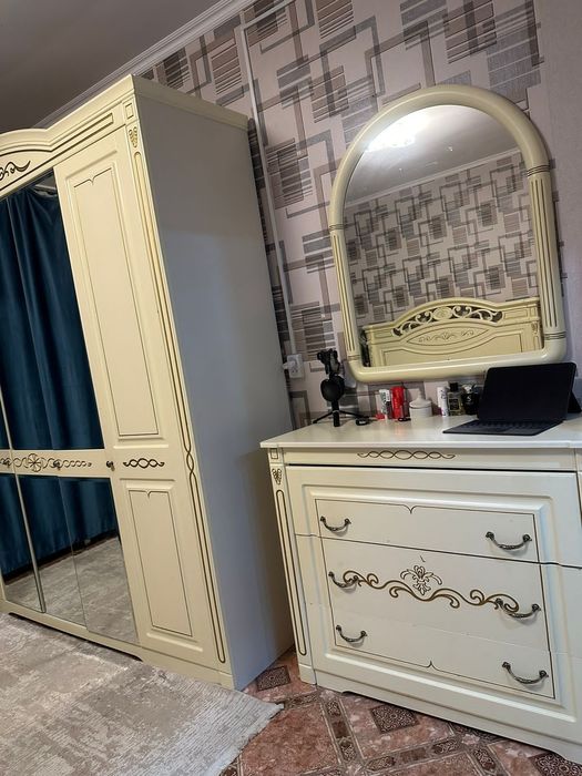 Продам спальный гарнитур