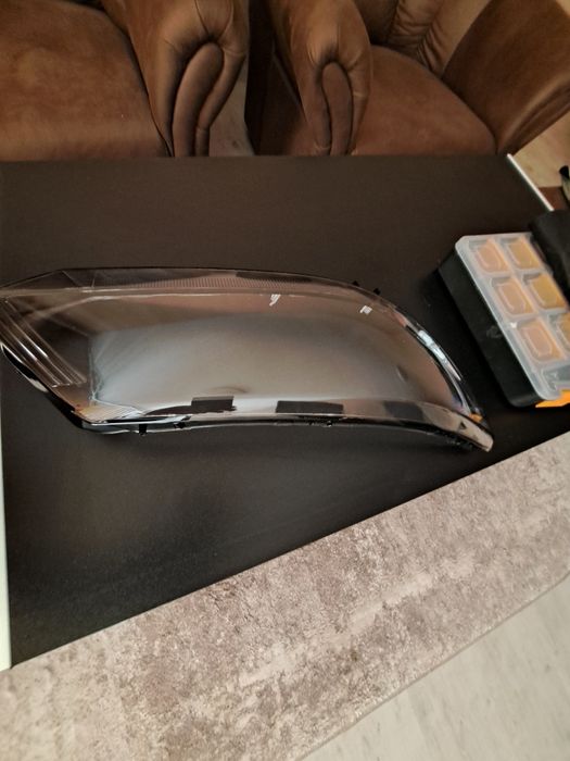 Стъкло за фар на vw tiguan