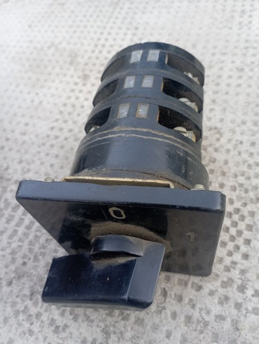 Transformator ,2 comutatoare, întrerupător automat