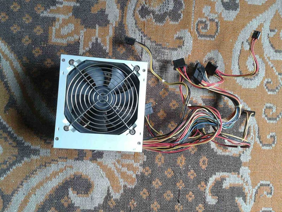 Продавам захранване  за компютър