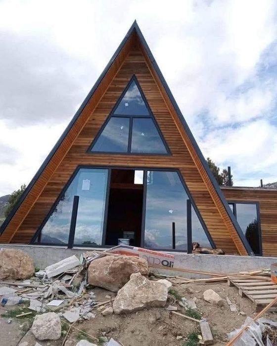 Executam cabane tip A-frame