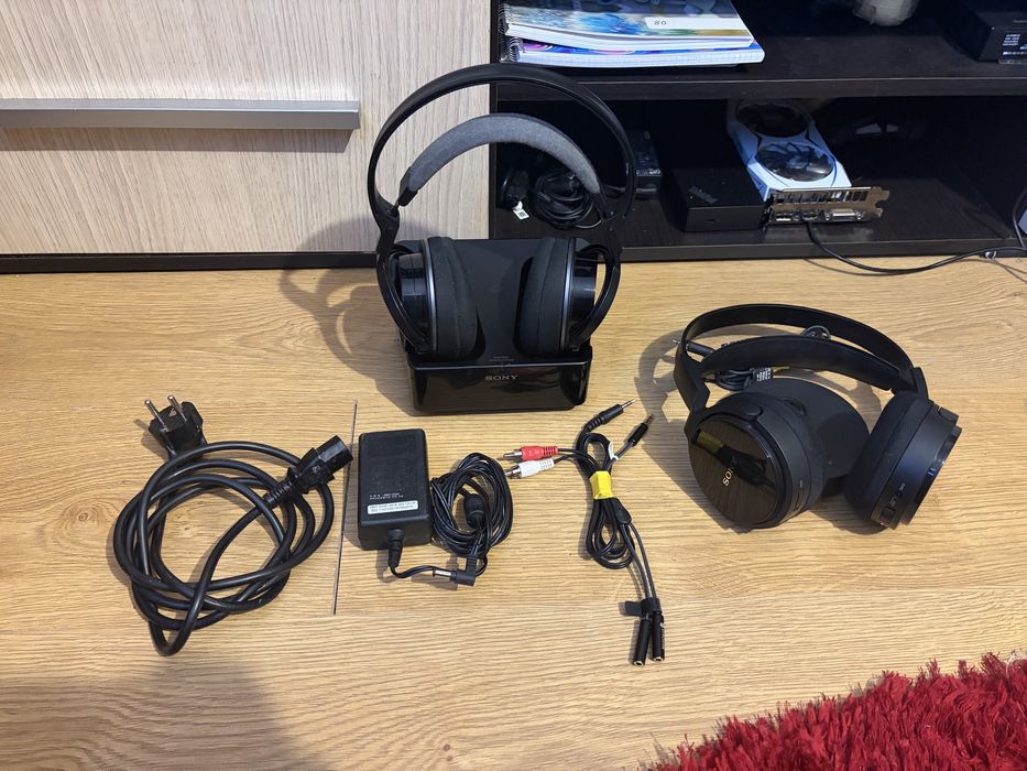 Pachet 2 Perechi Căști Wireless TV Sony (MDR-RF855RK + MDR-RF811RK) cu Stații de Încărcare