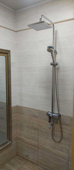 Продам смеситель с тропическим дождем