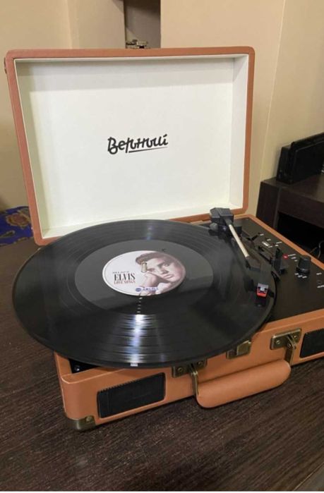 Виниловый проигрыватель