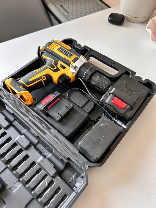 Продаю шуруповерт Tasko