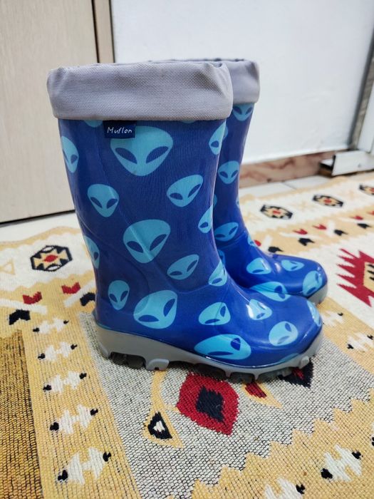 Детски апрески и гумени ботуши 28 номер