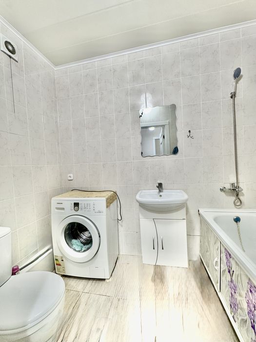 Продается 2 комн квартира в 10 мкр