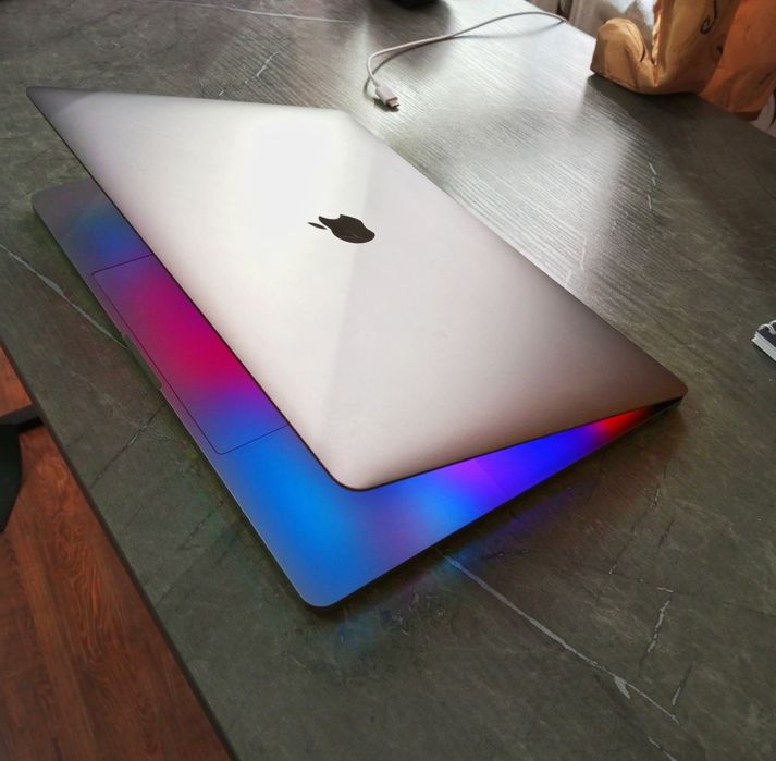 Apple MacBook PRO. Touch ID/ В отличном состояние.