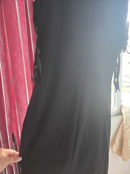 Продавам рокли М размер