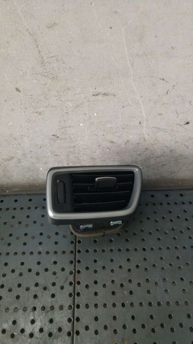 Grila ventilatie bord stanga nissan qashqai 2 suv j11 30490001 687614ea0a