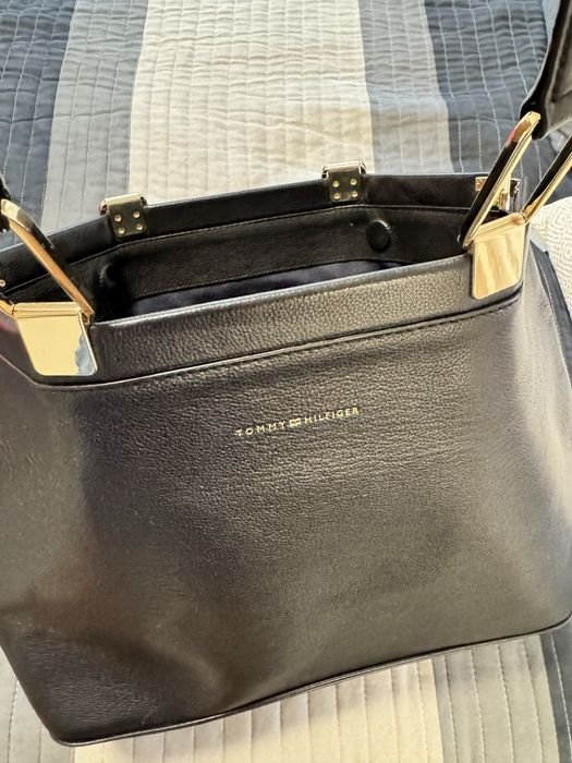 Tommy Hilfiger Hobo bags оригинални чанти, естествена кожа