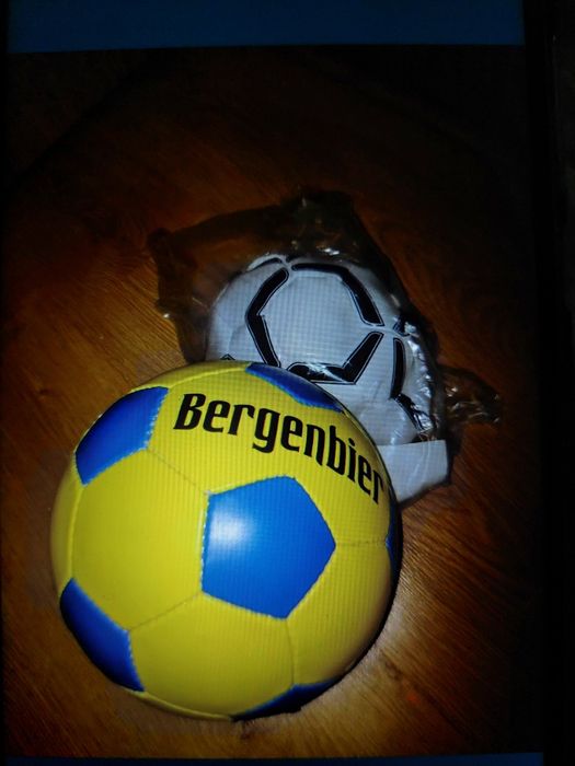 Minge de fotbal diferite