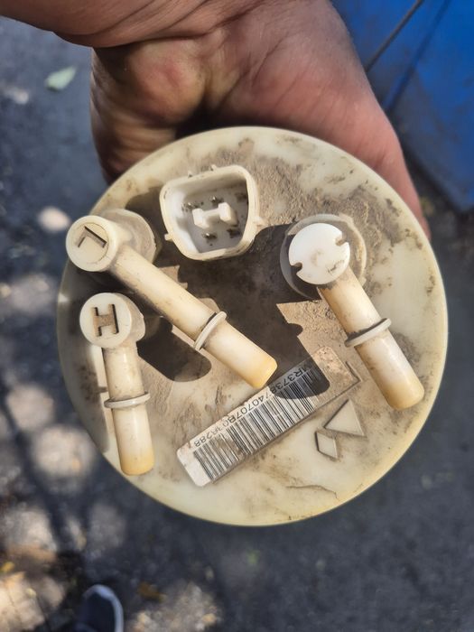 Бензинова помпа за мицобиши карисма