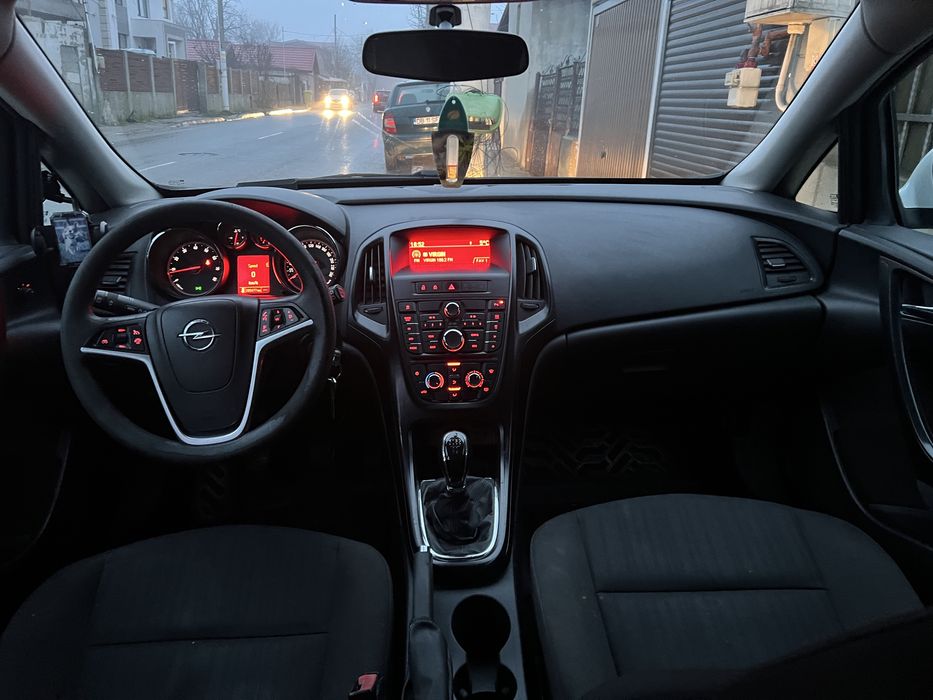 Opel astra j. 2014 benzina +gpl